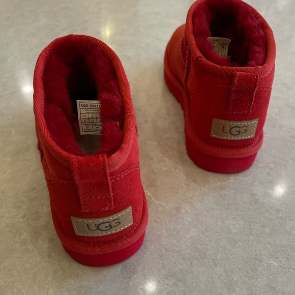 UGG Black Ultra Mini Classic Boot In Samba Red Tonal Size 6 - Picture 6 of 16